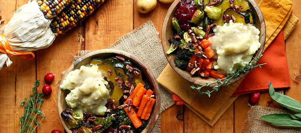 Plat végétalien de légumes rôtis pour l’action de grâce