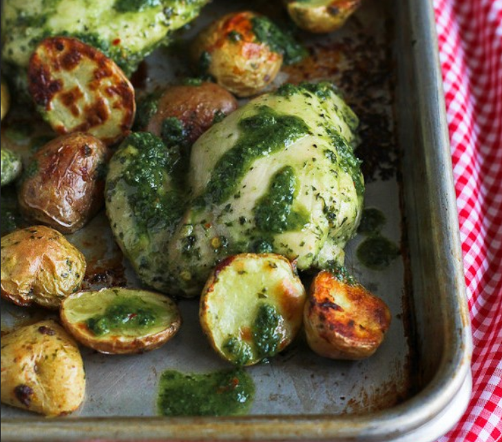 Pommes de terre & poulet rôtis à la sauce chimichurri