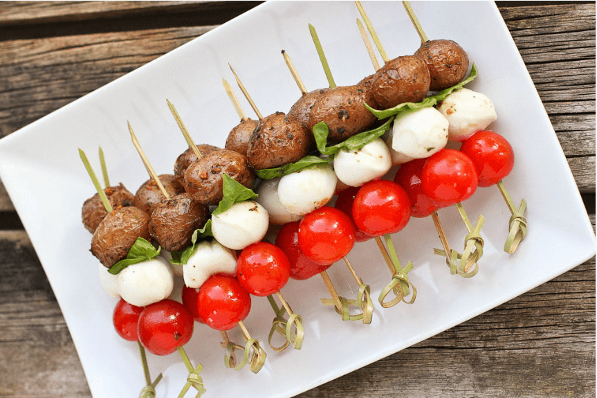 Brochettes de pommes de terre caprese