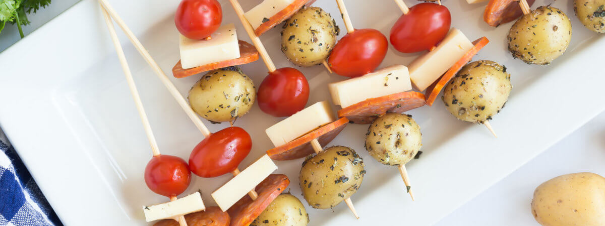 Brochettes de pizza avec des pommes de terre