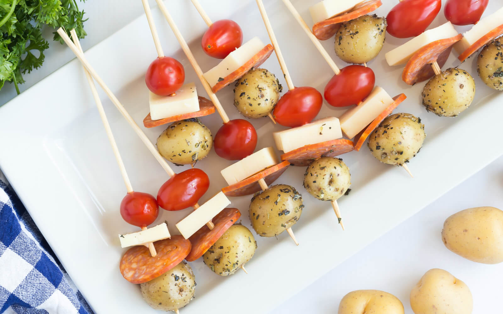 Brochettes de pizza avec des pommes de terre