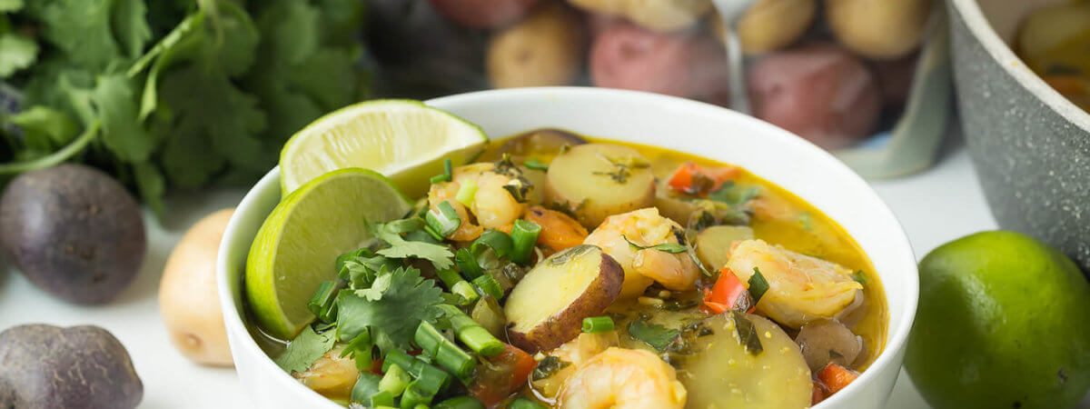 Soupe de cari thaïe avec crevettes