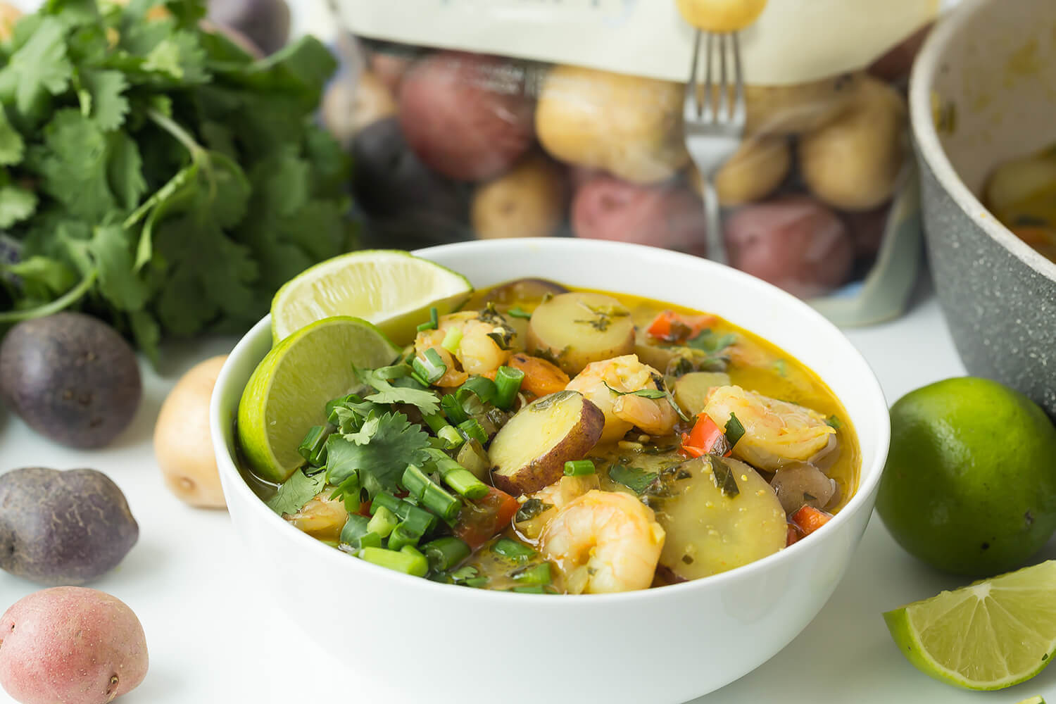 Soupe de cari thaïe avec crevettes