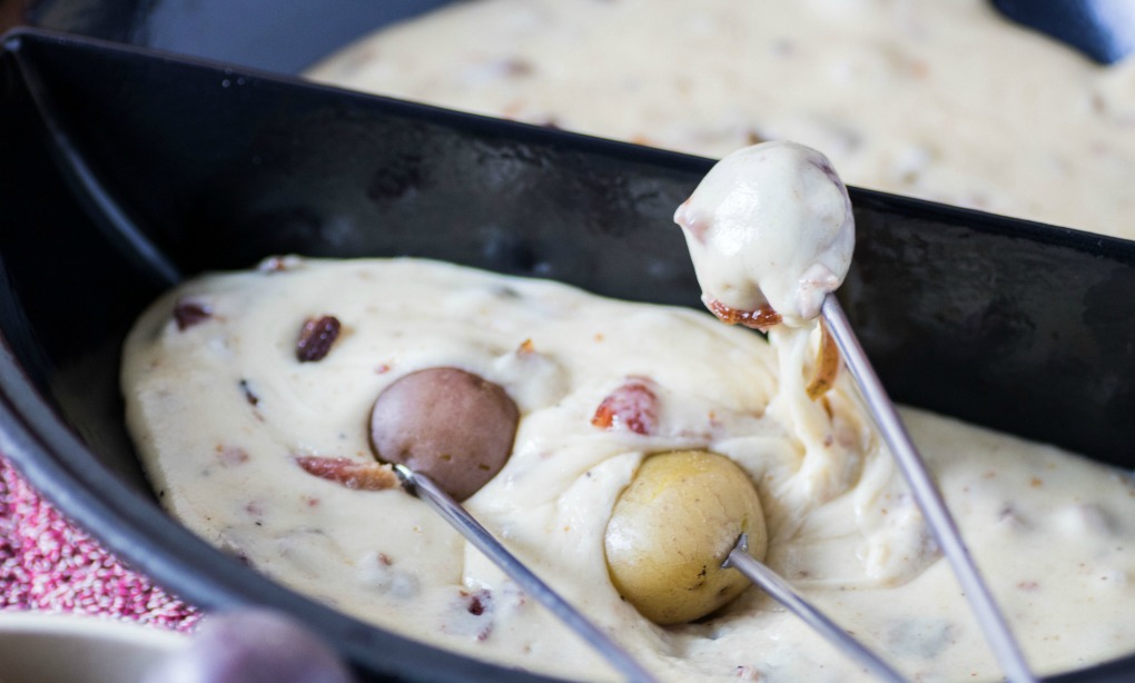 Pommes de terre au four et fondue