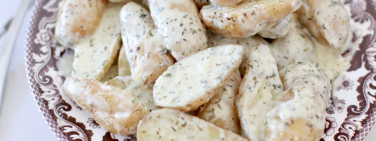 Pommes de terre Fingerling crémeuses aux fines herbes à la mijoteuse