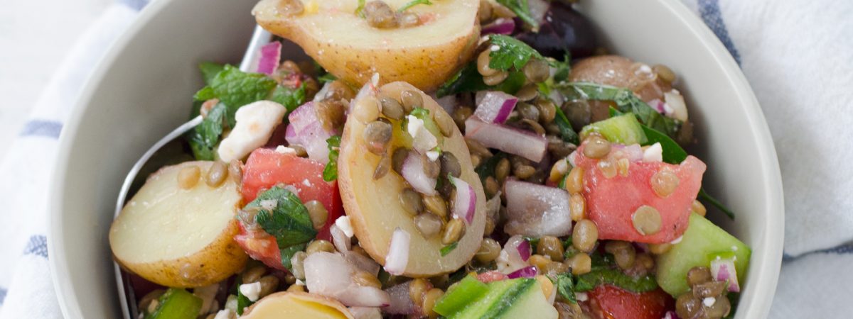 Salade de pommes de terre et lentilles grecques