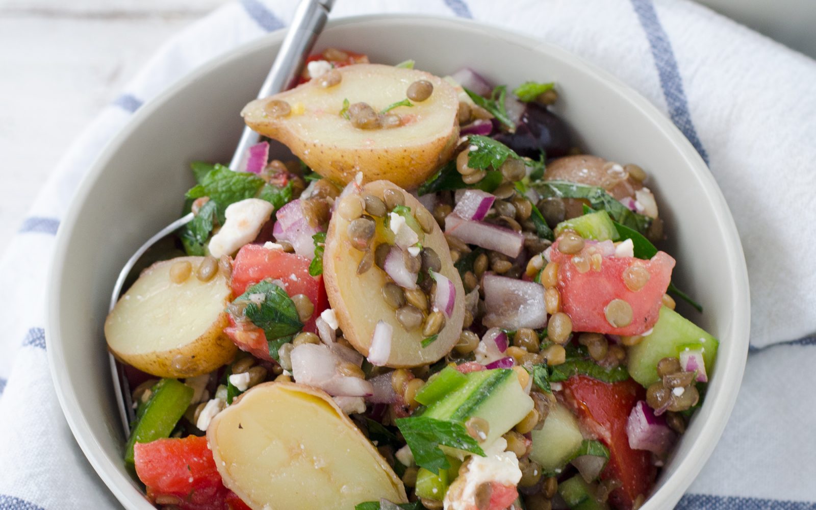 Salade de pommes de terre et lentilles grecques